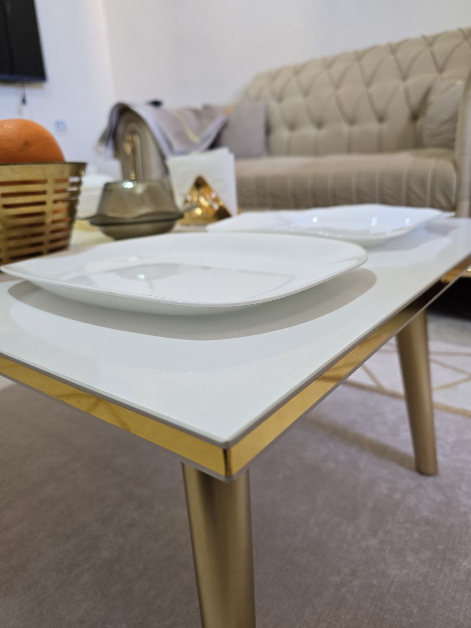 طاولة بيضاء 90*60سنتم