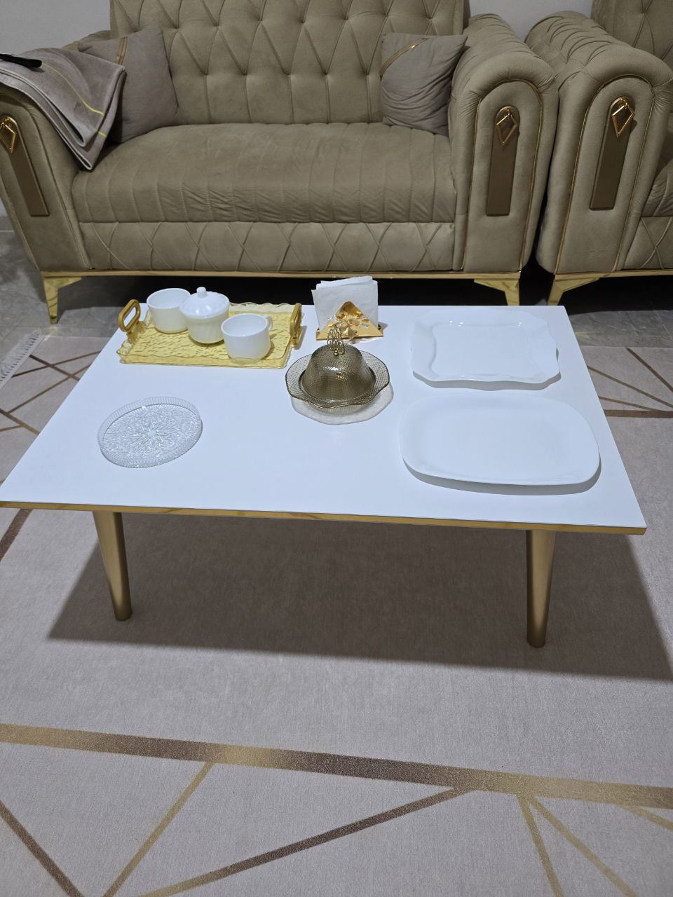 طاولة بيضاء 90*60سنتم